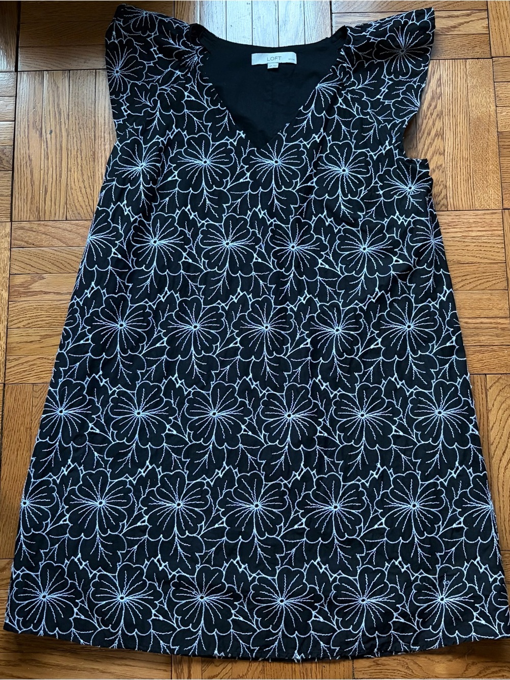LOFT Medium Petite Black Floral Embroidered Shift Dress Flutter Sleeve V-Neck